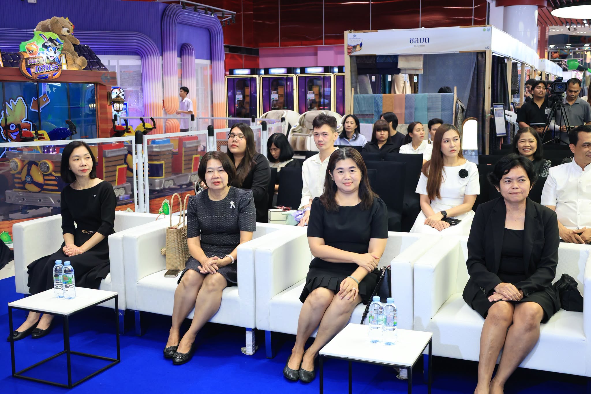 title - ส.ป.ก. ร่วมเป็นเกียรติในพิธีเปิดงานโครงการประชาสัมพันธ์และส่งเสริมการจำหน่ายผ้าไหมและผลิตภัณฑ์หม่อนไหมสัญจร ณ กรุงเทพมหานครและจังหวัดนนทบุรี ครั้งที่ 2